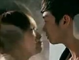 点击观看《张婧最新MV《经过》（电视剧《爱情闯进门》片尾曲）》
