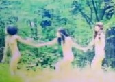 日本偶像团体BiS野外全裸奔跑拍逆天MV
